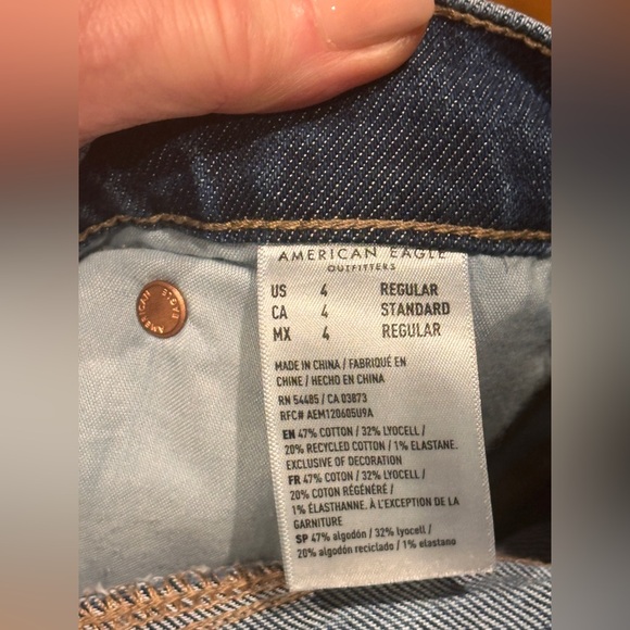 EUC Sz 4 regular AE Stretch High-Waisted
Stovepipe Cuffed Jean - Picture 13 of 14